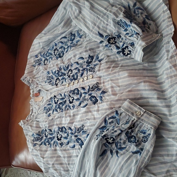 Anthropologie Pilcro The Tavi Blouse Blue Motif Sz S EUC - Picture 4 of 5